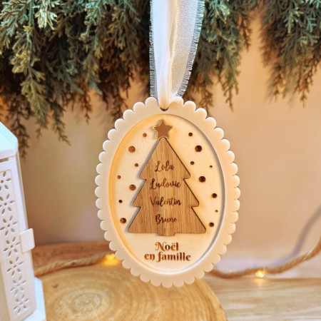 Boule Médaillon “Noël en famille” – personnalisation prénoms