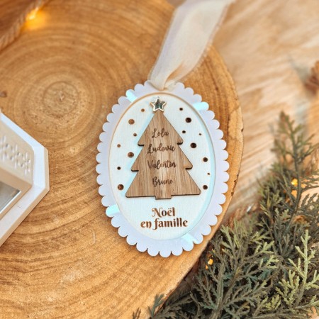 Boule Médaillon “Noël en famille” – personnalisation prénoms