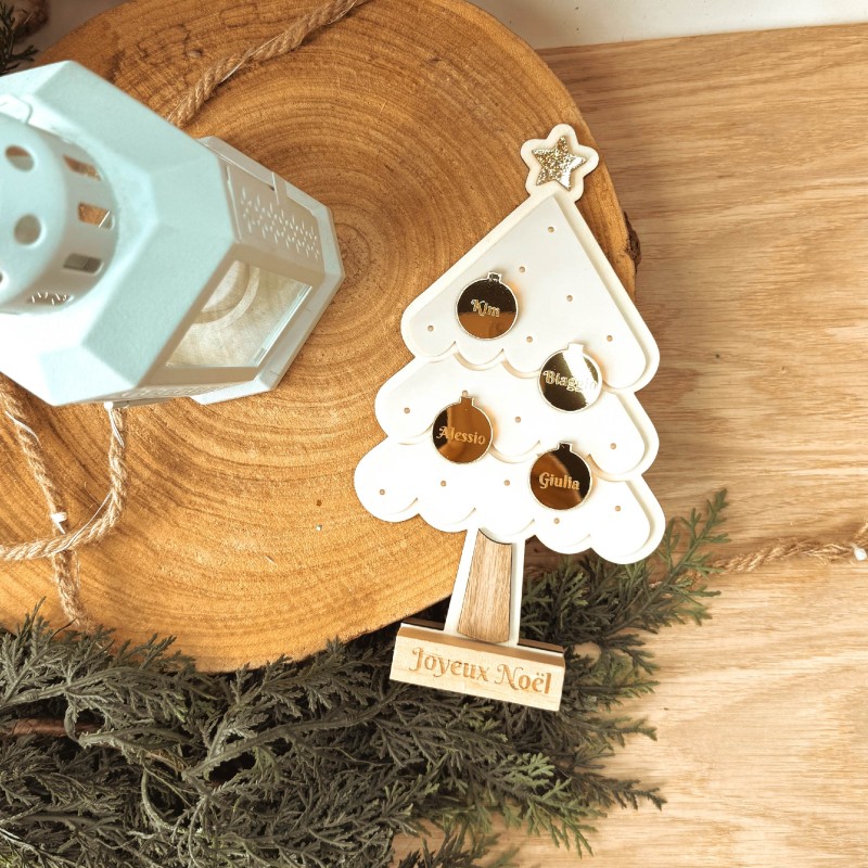 Sapin de Noël familial en bois et plexiglass – Personnalisé avec les prénoms