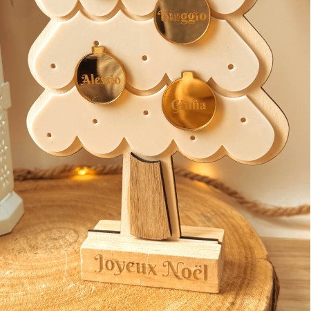 Sapin de Noël familial en bois et plexiglass – Personnalisé avec les prénoms