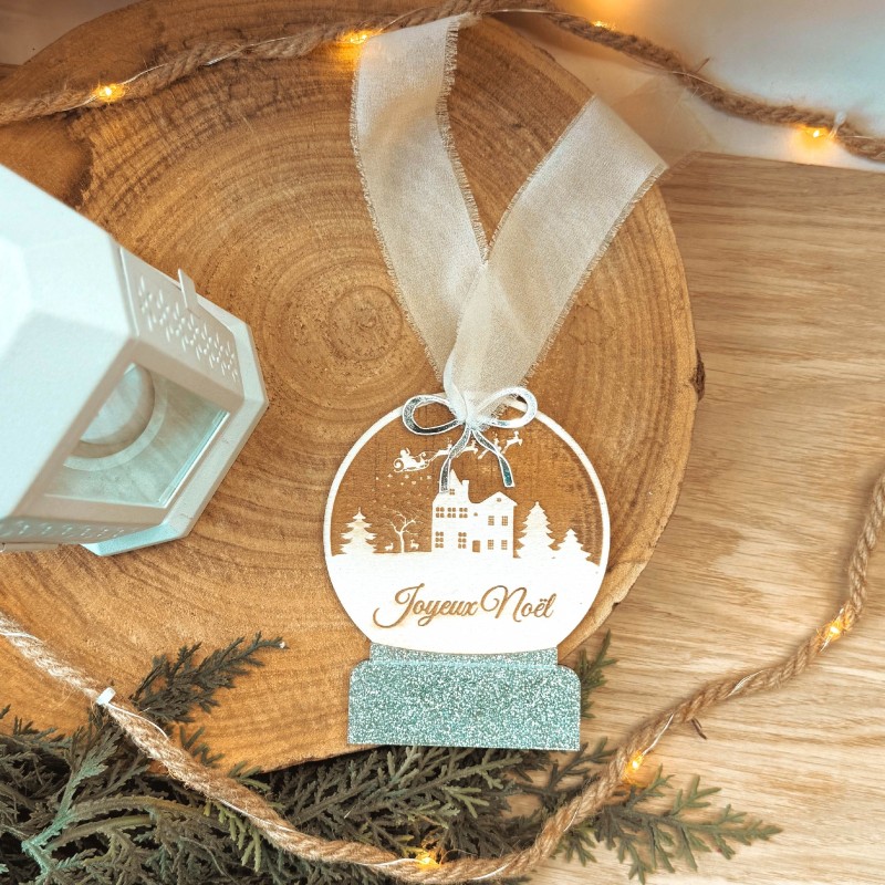 Boule de neige en bois – Scène de Noël gravée & socle plexiglass personnalisable