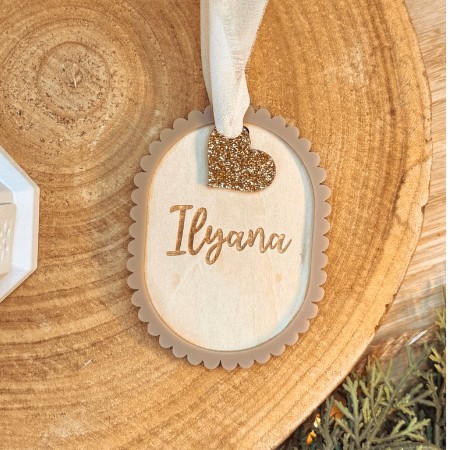 Boule Médaillon prénom personnalisé – Bois & Cœur doré pailleté
