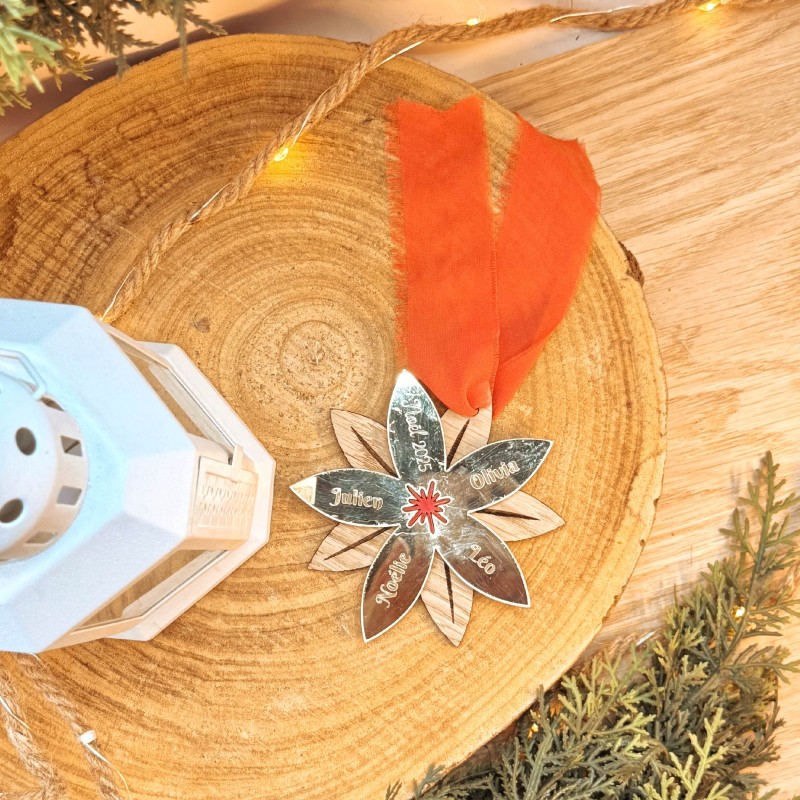 Fleur de Noël personnalisée – Bois & Acrylique doré