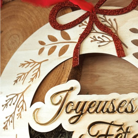 Couronne de Noël personnalisée – Bois & Acrylique doré